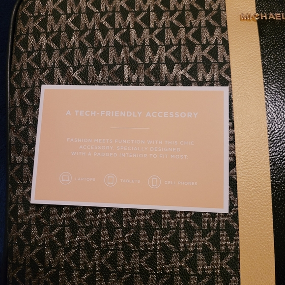 MICHAEL MICHAEL KORS - Jet Set Logo Stripe 13 Inch Laptop Case - Picture 8 of 8